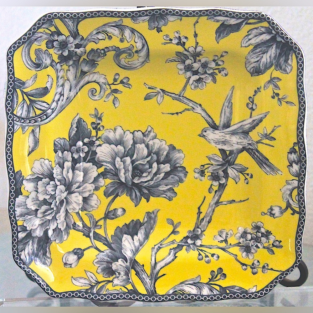 222 FIFTH ADELAIDE YELLOW SQUARE LUNCH PLATE 8 1/2 INCH NEW BIRD